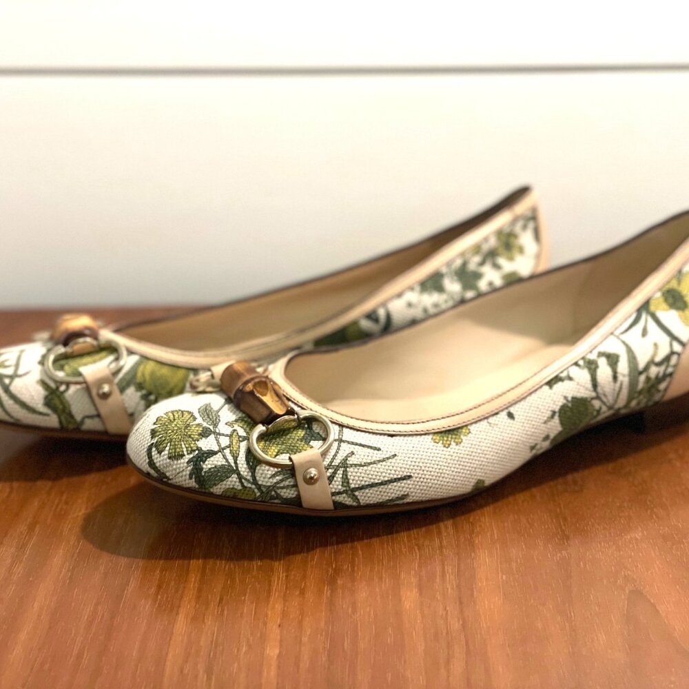 Gucci Flora Print Flats with Bamboo Horsebit Detail - 9B - Picture 2 of 7